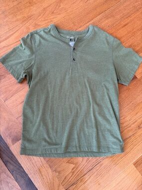 UNTUCKit Olive Green Short-Sleeve Henley Tee